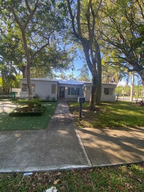 200 Ne 48th Ter, Miami, FL, 33137-3136 | Card Image