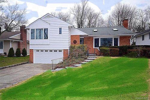 5 Gilbert Rd, Great Neck, NY, 11024-1421 | Card Image