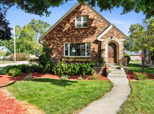 472 Orchard St, Burlington, WI, 53105-1732 | Card Image