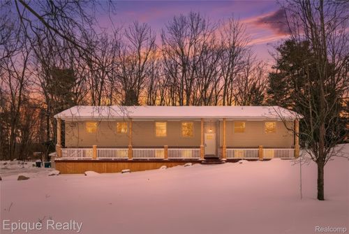 4563 Clifford Rd, Brighton, MI, 48116-7703 | Card Image