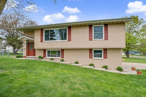 3302 Mount Vernon Dr, Waterloo, IA, 50701-4621 | Card Image