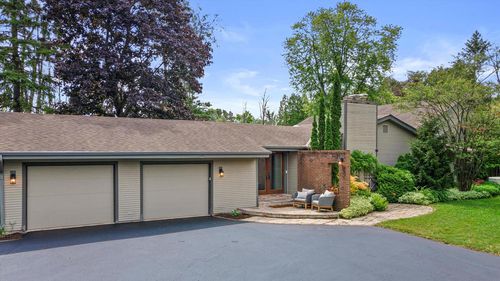 1465 W County Line Road, River Hills, WI, 53217 | Card Image