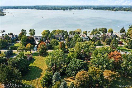 3615 Erie Dr, Orchard Lake, MI, 48324-1525 | Card Image