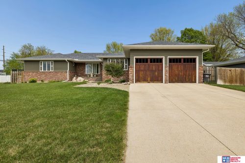 915 Woodcrest Ct, York, NE, 68467-4513 | Card Image