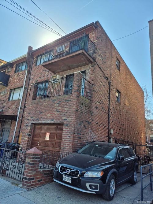 5050 69th St, Woodside, NY, 11377-7541 | Card Image