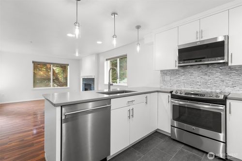 apt-201-232 Belmont Ave E, Seattle, WA, 98102-5610 | Card Image