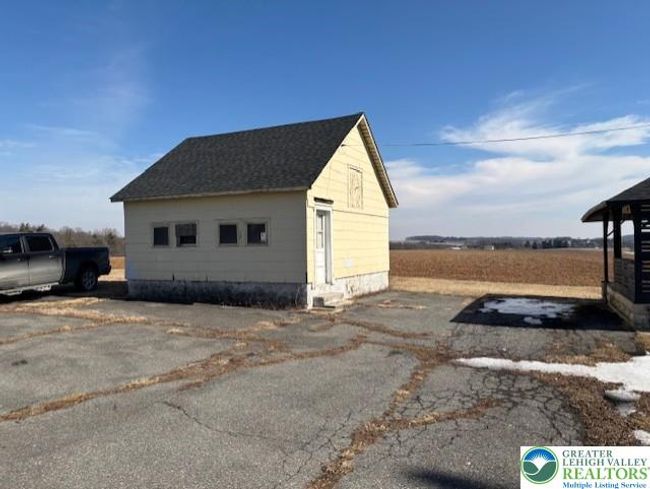 6341 Memorial Rd, House other with 3 bedrooms, 2 bathrooms and null parking in Germansville PA | Image 6