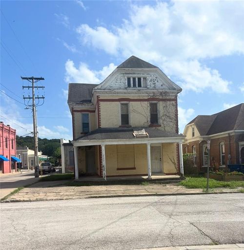 101 W Excelsior St, Excelsior Springs, MO, 64024-2214 | Card Image