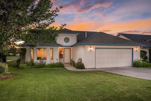 915 Hanks St, Klamath Falls, OR, 97601-1277 | Card Image