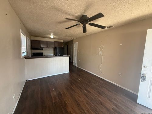 323 E French Pl, San Antonio, TX, 78212-3722 | Card Image