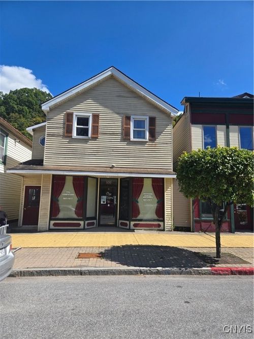 256 Genesee St, Chittenango, NY, 13037-1705 | Card Image
