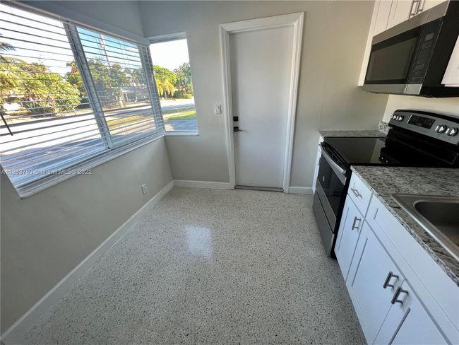 2207 - 2209 Ne 15th Ave, Home with 1 bedrooms, 1 bathrooms and null parking in Wilton Manors FL | Image 10