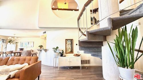 707 Shadow Lake Dr, Thousand Oaks, CA, 91360-2593 | Card Image