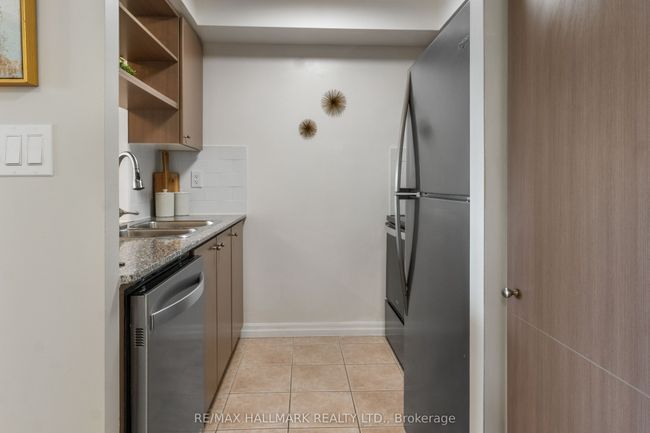 1007 - 30 Herons Hill Way, Condo with 2 bedrooms, 1 bathrooms and 1 parking in North York ON | Image 5