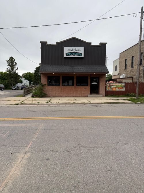 719 Kosciusko St, Manistee, MI, 49660-3016 | Card Image