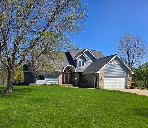 8431 County 17 Blvd, Cannon Falls, MN, 55009-4155 | Card Image