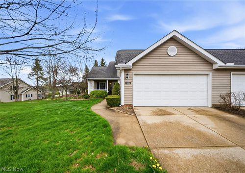 1960 Deerhaven Ln, Broadview Heights, OH, 44147-3612 | Card Image
