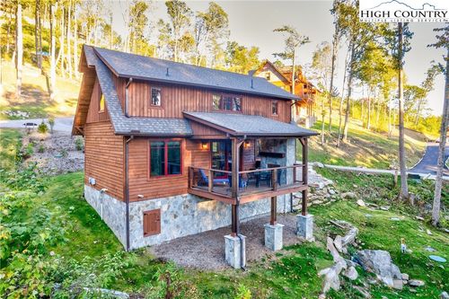 22 Tioga Dr, Banner Elk, NC, 28604-5851 | Card Image