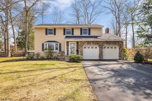 1 Sylvan Ct, Pompton Plains, NJ, 07444-1215 | Card Image