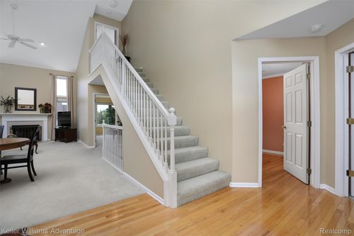 3276 Lochmore Ct, Commerce Township, MI, 48382-5117 | Card Image