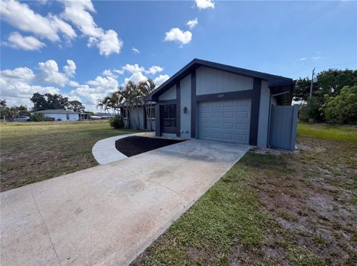 3260 Pinetree St, PORT CHARLOTTE, FL, 33952-7919 | Card Image