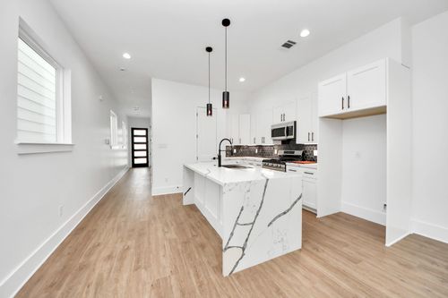 b-5029 Broom St, Houston, TX, 77091-5111 | Card Image