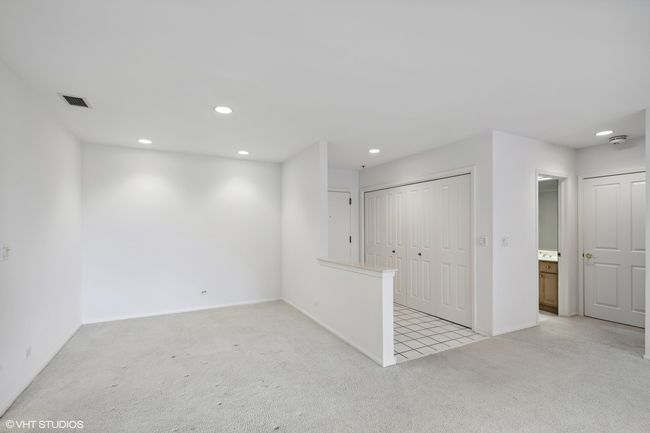 APT-209 - 3100 Lexington Ln, Condo with 2 bedrooms, 2 bathrooms and 1 parking in Glenview IL | Image 5