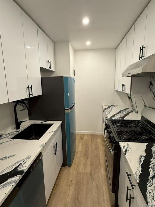 apt-4g-7402 43rd Ave, Elmhurst, NY, 11373-1889 | Card Image