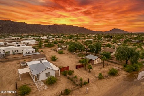 2241 E Desert Ln, Phoenix, AZ, 85042-6917 | Card Image