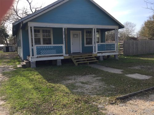 310 Foerster St, El Campo, TX, 77437-5219 | Card Image