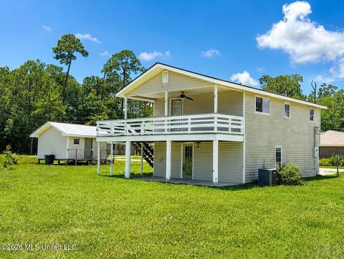 924 Washington St, Waveland, MS, 39576-2821 | Card Image