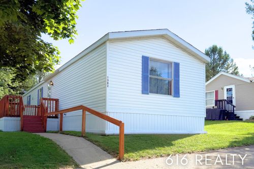 1382 Beaver Dam Dr Ne, Belmont, MI, 49306-9445 | Card Image