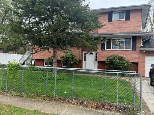 26 Jefferson Ave, Amityville, NY, 11701-2348 | Card Image