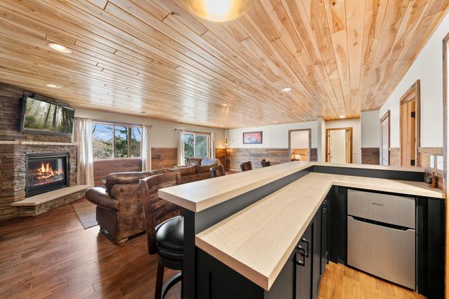 You can still get beautiful views all the way from the bar! | Image 29