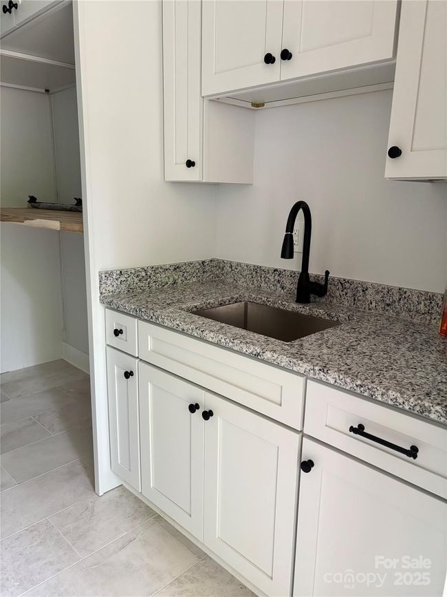Laundry Room | Image 26