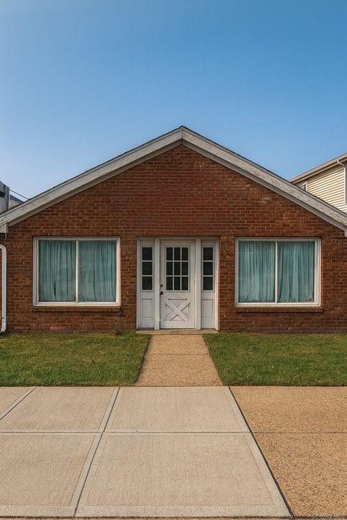 3579 Merrick Rd, Seaford, NY, 11783-2842 | Card Image