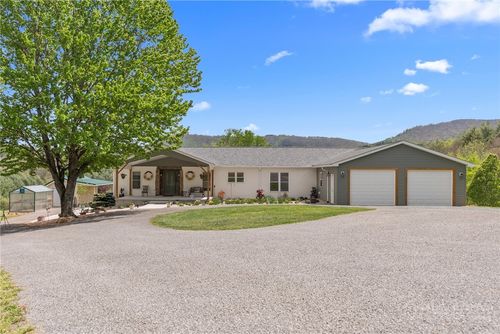 552 Dirt Nose Dr, Sparta, NC, 28675-8202 | Card Image