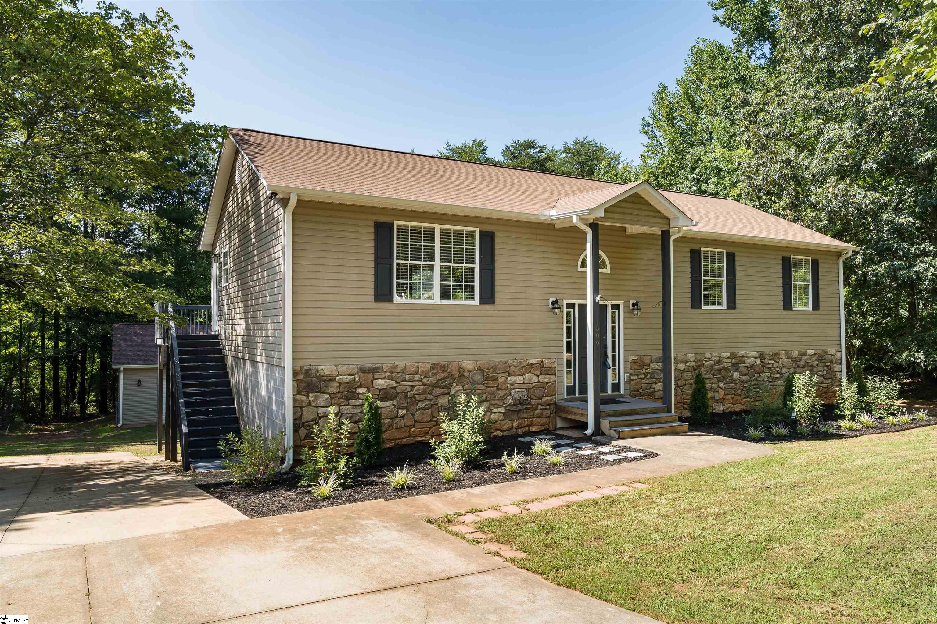 Packridge , Taylors, SC 29687