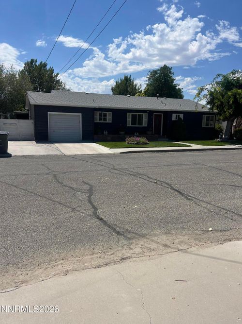 113 Orchard St, Yerington, NV, 89447-2405 | Card Image