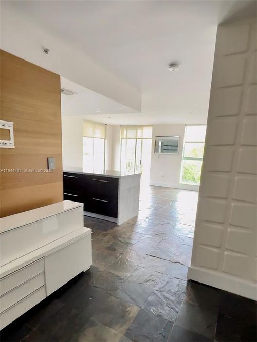 apt-402-16590 Ne 26th Ave, North Miami Beach, FL, 33160-4071 | Card Image