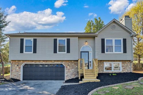 1831 Summerfield Dr, Roanoke, VA, 24012-6759 | Card Image