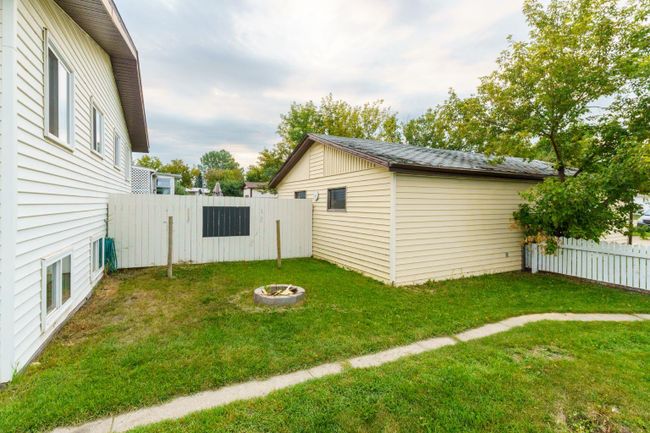 2005 &amp; 2007 25 Avenue, Home with 3 bedrooms, 1 bathrooms and 4 parking in Bowden AB | Image 26