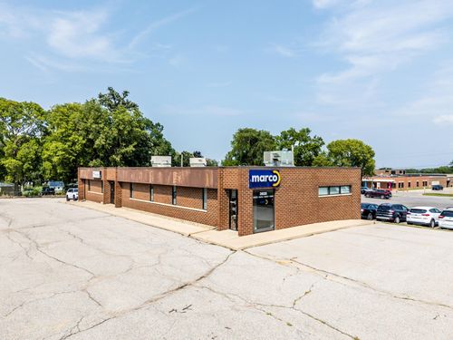 3628 University Ave, Waterloo, IA, 50701-5622 | Card Image