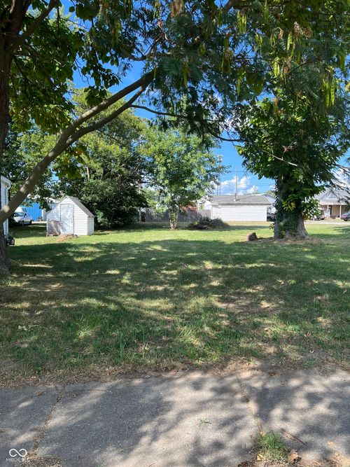 900 W Block Laurel St, Seymour, IN, 47274 | Card Image