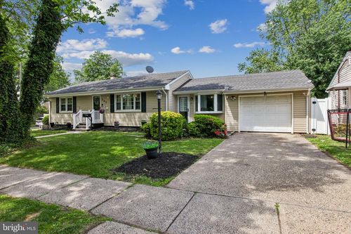 127 Poplar St, Fords, NJ, 08863-1568 | Card Image
