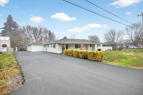 709 Lawnsdale Rd, Medford, OR, 97504-4038 | Card Image