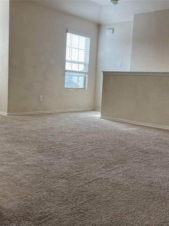 upstairs loft-gameroom | Image 9
