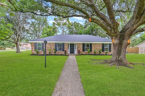 102 E Wildwinn Dr, Alvin, TX, 77511-5250 | Card Image