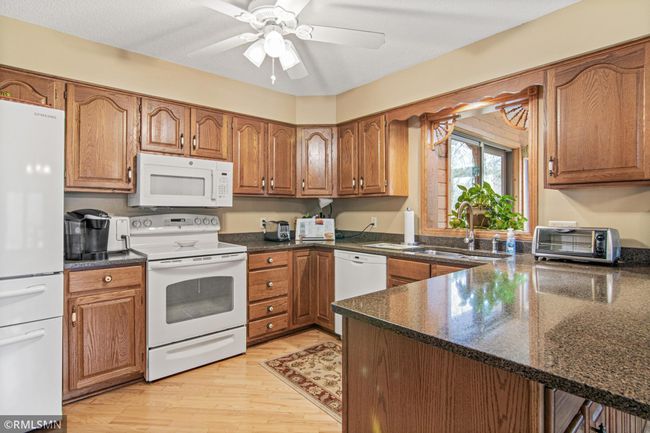 Kitchen to Sunroom | Image 10