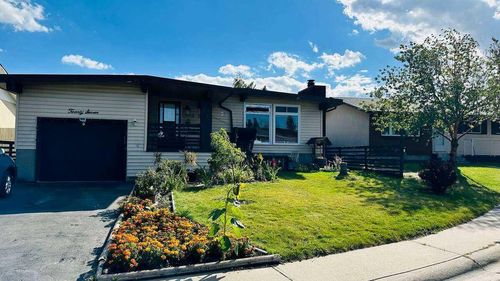 27 Penworth Place Se, Calgary, AB, T2A4G4 | Card Image